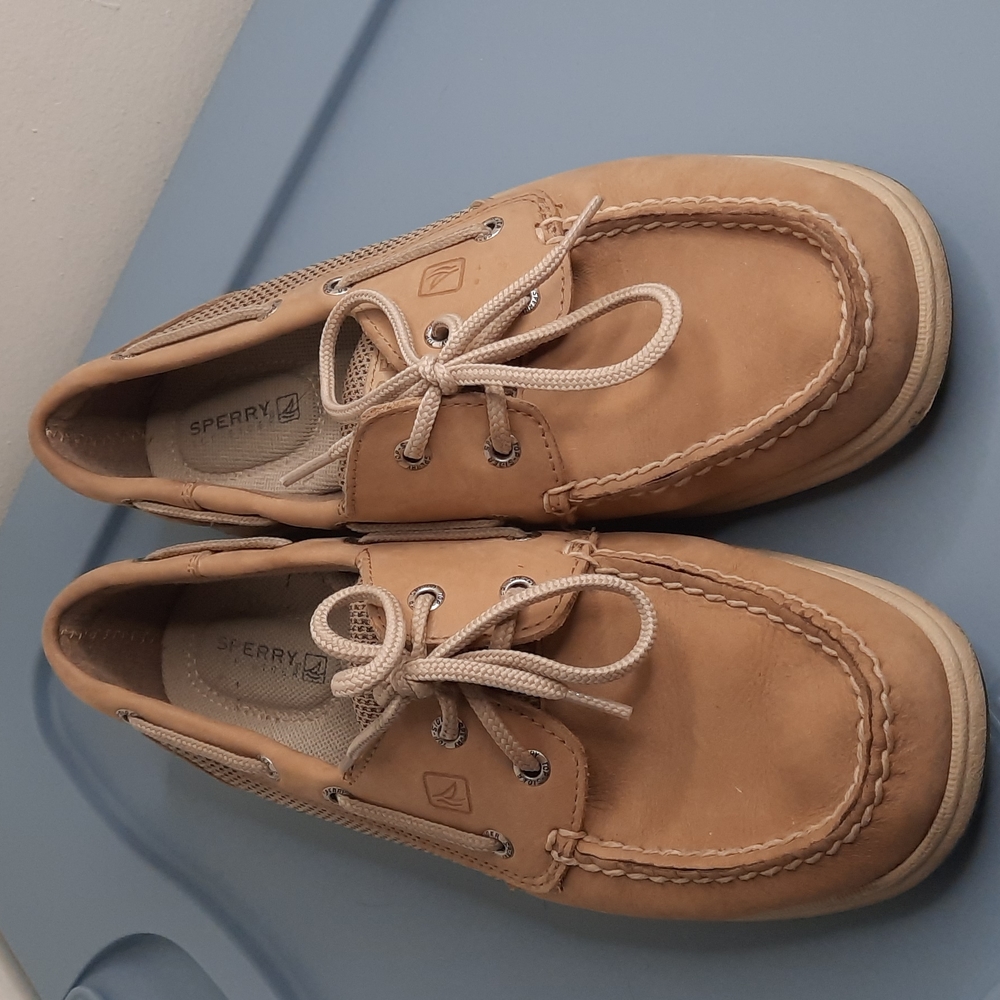 Womens Sperrys size 7.5